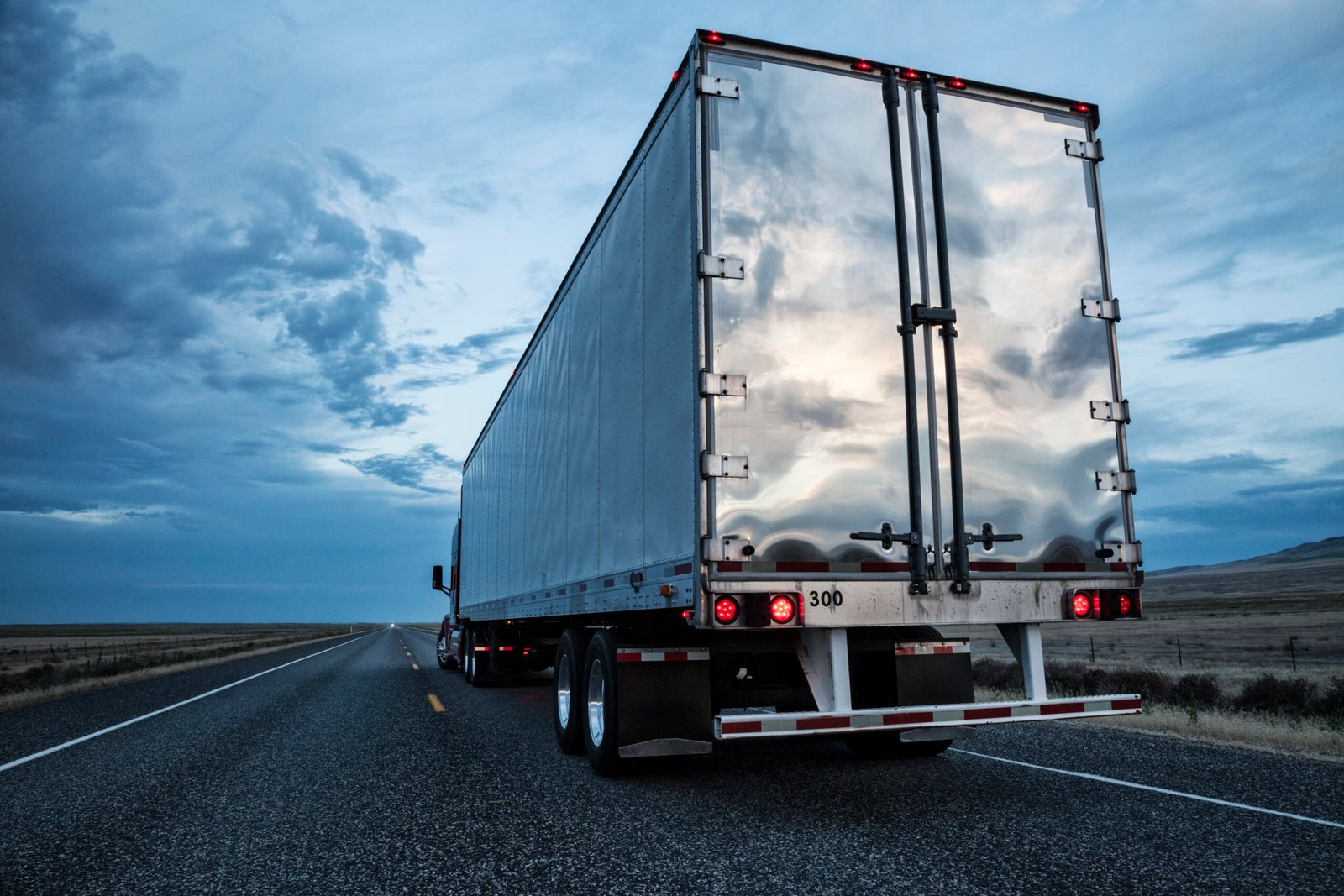 Camion-en-la-autovia-rastreado-por-gps